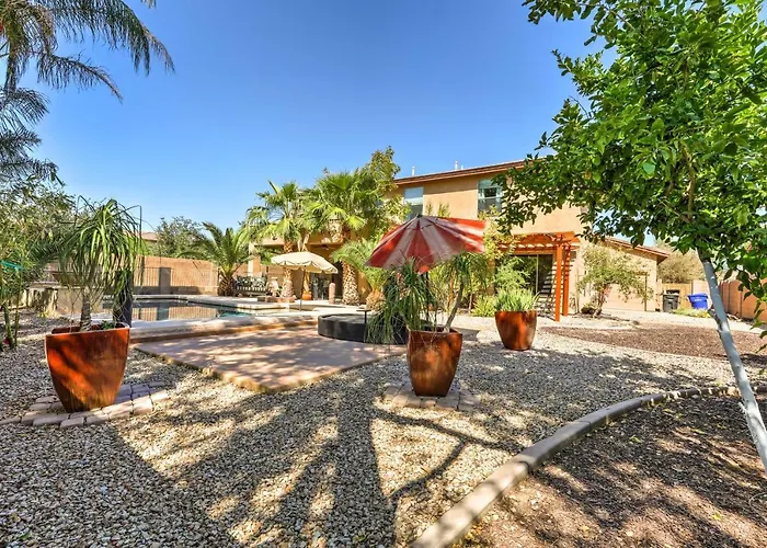 Stunning Pool & Patio: Spacious Oasis! Сasa de vacaciones