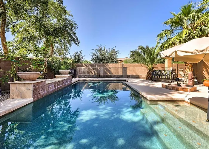 Stunning Pool & Patio: Spacious Oasis!