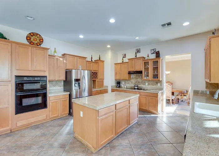 Stunning Pool & Patio: Spacious Oasis! Сasa de vacaciones Chandler