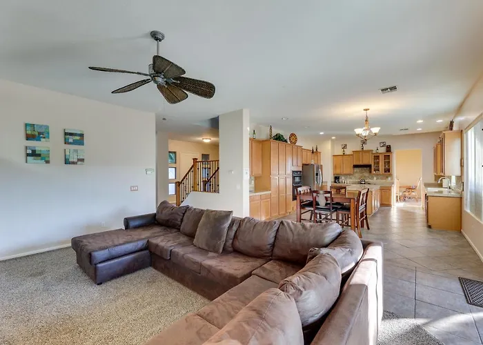 Stunning Pool & Patio: Spacious Oasis! Chandler