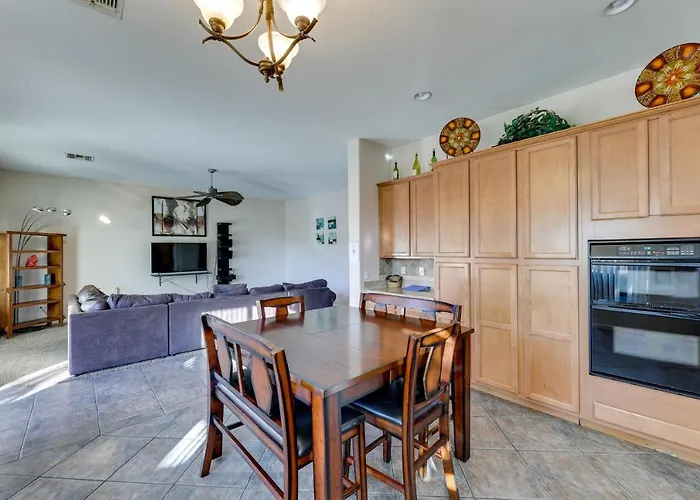 Stunning Pool & Patio: Spacious Oasis! Chandler