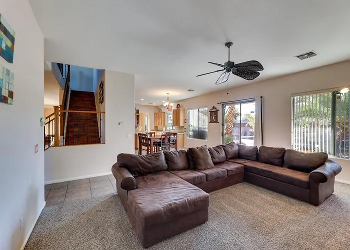 Stunning Pool & Patio: Spacious Oasis! Сasa de vacaciones Chandler