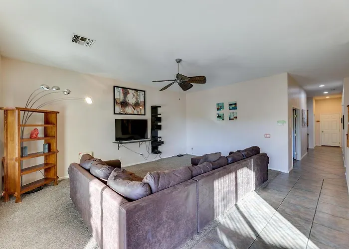Stunning Pool & Patio: Spacious Oasis! Сasa de vacaciones Chandler