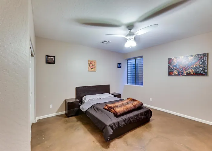 Stunning Pool & Patio: Spacious Oasis! Сasa de vacaciones Chandler