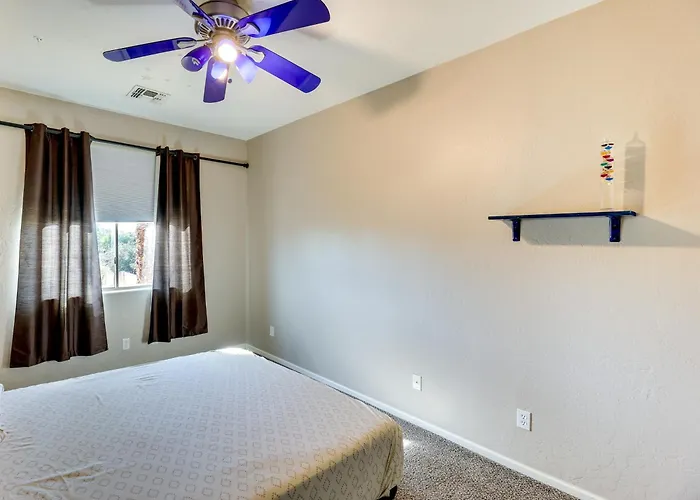 Stunning Pool & Patio: Spacious Oasis! Сasa de vacaciones Chandler