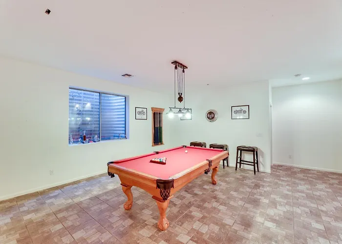 Stunning Pool & Patio: Spacious Oasis! Сasa de vacaciones Chandler